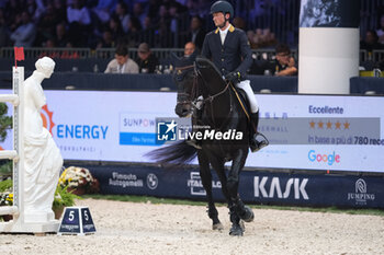 10/11/2024 - Lorenzo de Luca riding Curcuma Il Palazzetto in action during CSI5*- W Longines FEI Jumping World Cup 2024 Gran Prix presented by KASK, at Pala Fimauto on November 10, 2024, Verona, Italy. - CSI5*-W LONGINES FEI WORLD CUP™ PRESENTED BY KASK GRAN PRIX - INTERNAZIONALI - EQUITAZIONE