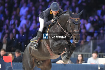 10/11/2024 - Lorenzo de Luca riding Curcuma Il Palazzetto in action during CSI5*- W Longines FEI Jumping World Cup 2024 Gran Prix presented by KASK, at Pala Fimauto on November 10, 2024, Verona, Italy. - CSI5*-W LONGINES FEI WORLD CUP™ PRESENTED BY KASK GRAN PRIX - INTERNAZIONALI - EQUITAZIONE