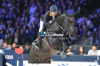 10/11/2024 - Lorenzo de Luca riding Curcuma Il Palazzetto in action during CSI5*- W Longines FEI Jumping World Cup 2024 Gran Prix presented by KASK, at Pala Fimauto on November 10, 2024, Verona, Italy. - CSI5*-W LONGINES FEI WORLD CUP™ PRESENTED BY KASK GRAN PRIX - INTERNAZIONALI - EQUITAZIONE