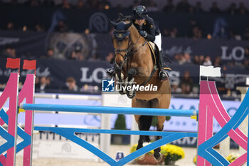 10/11/2024 - Edwina Tops-Alexander riding Fellow Castlefield in action during CSI5*- W Longines FEI Jumping World Cup 2024 Gran Prix presented by KASK, at Pala Fimauto on November 10, 2024, Verona, Italy. - CSI5*-W LONGINES FEI WORLD CUP™ PRESENTED BY KASK GRAN PRIX - INTERNAZIONALI - EQUITAZIONE