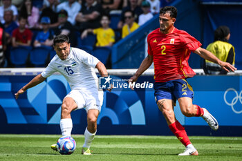 2024-07-24 - RAKHMONALIEV Umarali of Uzbekistan and PUBILL Marc of Spain during the football match between Uzbekistan and Spain, Olympic Games Paris 2024 on 24 July 2024 at Parc des Princes stadium in Paris, France - OLYMPIC GAMES PARIS 2024 - 24/07 - OLYMPIC GAMES PARIS 2024 - OLYMPIC GAMES