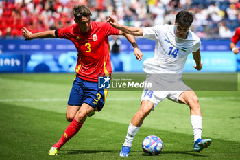 2024-07-24 - MIRANDA Juan of Spain and SHOMURODOV Eldor of Uzbekistan during the football match between Uzbekistan and Spain, Olympic Games Paris 2024 on 24 July 2024 at Parc des Princes stadium in Paris, France - OLYMPIC GAMES PARIS 2024 - 24/07 - OLYMPIC GAMES PARIS 2024 - OLYMPIC GAMES