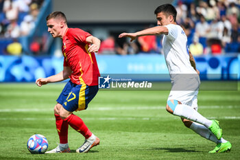 2024-07-24 - GOMEZ Sergio of Spain and NORCHAEV Khusain of Uzbekistan during the football match between Uzbekistan and Spain, Olympic Games Paris 2024 on 24 July 2024 at Parc des Princes stadium in Paris, France - OLYMPIC GAMES PARIS 2024 - 24/07 - OLYMPIC GAMES PARIS 2024 - OLYMPIC GAMES