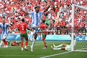 2024-07-24 - Cristian Medina (8) of Argentina celebrates a goal which was then cancelled by VAR during the Football, Men's Group B, between Argentina and Morocco during the Olympic Games Paris 2024 on 24 July 2024 at Geoffroy-Guichard Stadium in Saint-Etienne, France - OLYMPIC GAMES PARIS 2024 - 24/07 - OLYMPIC GAMES PARIS 2024 - OLYMPIC GAMES