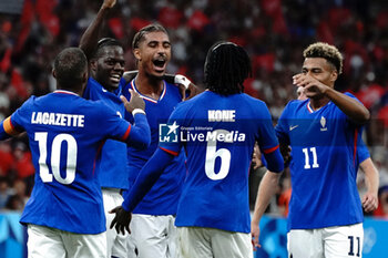 2024-07-24 - Loïc Badé (France) celebrates his goal with teammates during the Football, Men's Group A, between France and United States during the Olympic Games Paris 2024 on 24 July 2024 at Geoffroy-Guichard Stadium in Marseille, France - OLYMPIC GAMES PARIS 2024 - 24/07 - OLYMPIC GAMES PARIS 2024 - OLYMPIC GAMES