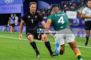 2024-07-24 - Scott Curry (New Zealand), Rugby Sevens, Men's Pool A between New Zealand and South Africa during the Olympic Games Paris 2024 on 24 July 2024 at Stade de France in Saint-Denis, France - OLYMPIC GAMES PARIS 2024 - 24/07 - OLYMPIC GAMES PARIS 2024 - OLYMPIC GAMES