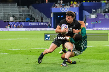 2024-07-24 - Leroy Carter (New Zealand) and Shilton van Wyk (South Africa), Rugby Sevens, Men's Pool A between New Zealand and South Africa during the Olympic Games Paris 2024 on 24 July 2024 at Stade de France in Saint-Denis, France - OLYMPIC GAMES PARIS 2024 - 24/07 - OLYMPIC GAMES PARIS 2024 - OLYMPIC GAMES