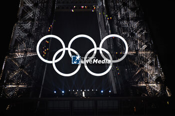 2024-07-26 - Olympic rings on the Eiffel Tower, Opening Ceremony during the Olympic Games Paris 2024 on 26 July 2024 in Paris, France - OLYMPIC GAMES PARIS 2024 - OPENING CEREMONY - 26/07 - OLYMPIC GAMES PARIS 2024 - OLYMPIC GAMES