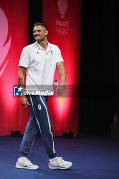 2024-07-26 - Florent MANAUDOU,Flag bearer during the opening ceremony of the Olympic Games Paris 2024 on 26 July 2024 in Paris, France - OLYMPIC GAMES PARIS 2024 - OPENING CEREMONY - 26/07 - OLYMPIC GAMES PARIS 2024 - OLYMPIC GAMES