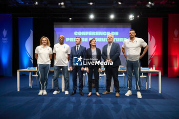 2024-07-26 - Melina ROBERT-MICHON (L),Jackson RICHARDSON, David LAPPARTIENT, Amélie OUEDA-CASTERA
Claude ONESTA, Florent MANAUDOU (R) during the opening ceremony of the Olympic Games Paris 2024 on 26 July 2024 in Paris, France - OLYMPIC GAMES PARIS 2024 - OPENING CEREMONY - 26/07 - OLYMPIC GAMES PARIS 2024 - OLYMPIC GAMES