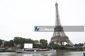 2024-07-26 - Ambiance illustration, Team Greece parade, Opening Ceremony during the Olympic Games Paris 2024 on 26 July 2024 in Paris, France - OLYMPIC GAMES PARIS 2024 - OPENING CEREMONY - 26/07 - OLYMPIC GAMES PARIS 2024 - OLYMPIC GAMES