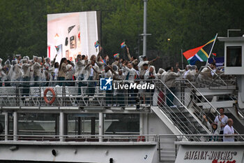 2024-07-26 - Ambiance illustration, South Africa parade, Opening Ceremony during the Olympic Games Paris 2024 on 26 July 2024 in Paris, France - OLYMPIC GAMES PARIS 2024 - OPENING CEREMONY - 26/07 - OLYMPIC GAMES PARIS 2024 - OLYMPIC GAMES