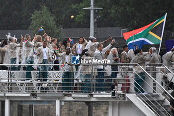 2024-07-26 - Ambiance illustration, South Africa parade, Opening Ceremony during the Olympic Games Paris 2024 on 26 July 2024 in Paris, France - OLYMPIC GAMES PARIS 2024 - OPENING CEREMONY - 26/07 - OLYMPIC GAMES PARIS 2024 - OLYMPIC GAMES