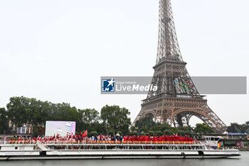 2024-07-26 - Athletes of Team Canada and China parade, Opening Ceremony during the Olympic Games Paris 2024 on 26 July 2024 in Paris, France - OLYMPIC GAMES PARIS 2024 - OPENING CEREMONY - 26/07 - OLYMPIC GAMES PARIS 2024 - OLYMPIC GAMES