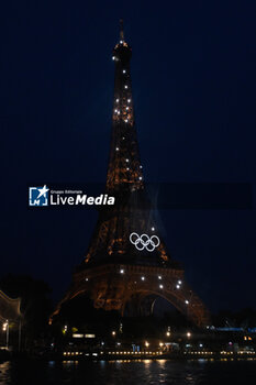 2024-07-26 - Olympic rings on the Eiffel Tower, Opening Ceremony during the Olympic Games Paris 2024 on 26 July 2024 in Paris, France - OLYMPIC GAMES PARIS 2024 - OPENING CEREMONY - 26/07 - OLYMPIC GAMES PARIS 2024 - OLYMPIC GAMES