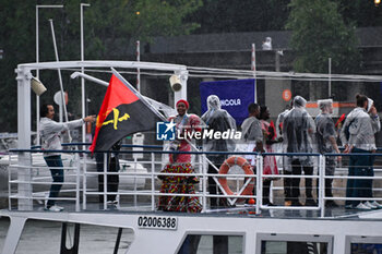 2024-07-26 - Team Angola parade, Opening Ceremony during the Olympic Games Paris 2024 on 26 July 2024 in Paris, France - OLYMPIC GAMES PARIS 2024 - OPENING CEREMONY - 26/07 - OLYMPIC GAMES PARIS 2024 - OLYMPIC GAMES