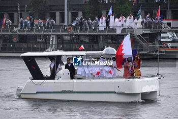 2024-07-26 - Team Bahrain parade, Opening Ceremony during the Olympic Games Paris 2024 on 26 July 2024 in Paris, France - OLYMPIC GAMES PARIS 2024 - OPENING CEREMONY - 26/07 - OLYMPIC GAMES PARIS 2024 - OLYMPIC GAMES