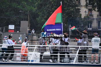 2024-07-26 - Team Burkina Faso parade, Opening Ceremony during the Olympic Games Paris 2024 on 26 July 2024 in Paris, France - OLYMPIC GAMES PARIS 2024 - OPENING CEREMONY - 26/07 - OLYMPIC GAMES PARIS 2024 - OLYMPIC GAMES