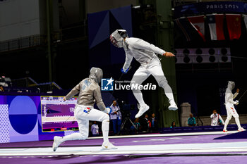 2024-07-27 - PIANFETTI Maxime of France, SARON Mitchell of United States Men's Sabre Individual Fencing during the Olympic Games Paris 2024 on 27 July 2024 at Le Grand Palais in Paris, France - OLYMPIC GAMES PARIS 2024 - 27/07 - OLYMPIC GAMES PARIS 2024 - OLYMPIC GAMES