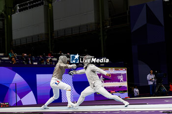 2024-07-27 - PIANFETTI Maxime of France, SARON Mitchell of United States Men's Sabre Individual Fencing during the Olympic Games Paris 2024 on 27 July 2024 at Le Grand Palais in Paris, France - OLYMPIC GAMES PARIS 2024 - 27/07 - OLYMPIC GAMES PARIS 2024 - OLYMPIC GAMES