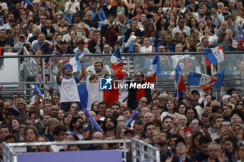 2024-07-27 - fans, Supporters, Public, Spectators Women's Épée Individual Fencing during the Olympic Games Paris 2024 on 27 July 2024 at Le Grand Palais in Paris, France - OLYMPIC GAMES PARIS 2024 - 27/07 - OLYMPIC GAMES PARIS 2024 - OLYMPIC GAMES