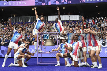 2024-07-27 - Celebration of French Team, Rugby Sevens, Men's Semi-final between South Africa and and France during the Olympic Games Paris 2024 on 27 July 2024 at Stade de France in Saint-Denis, France - OLYMPIC GAMES PARIS 2024 - 27/07 - OLYMPIC GAMES PARIS 2024 - OLYMPIC GAMES