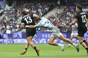 2024-07-27 - Joe Webber (New Zealand) vs Tobias Wade (Argentina), Rugby Sevens, Men's Semi-final between New Zealand and Argentina during the Olympic Games Paris 2024 on 27 July 2024 at Stade de France in Saint-Denis, France - OLYMPIC GAMES PARIS 2024 - 27/07 - OLYMPIC GAMES PARIS 2024 - OLYMPIC GAMES