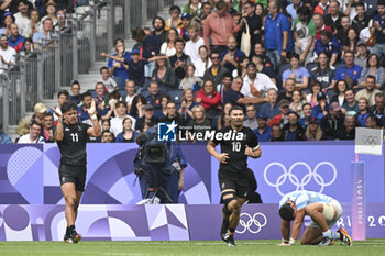 2024-07-27 - Moses Leo (New Zealand) and Tepaea Cook-Savage (New Zealand), Rugby Sevens, Men's Semi-final between New Zealand and Argentina during the Olympic Games Paris 2024 on 27 July 2024 at Stade de France in Saint-Denis, France - OLYMPIC GAMES PARIS 2024 - 27/07 - OLYMPIC GAMES PARIS 2024 - OLYMPIC GAMES