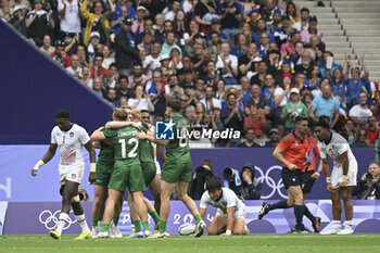 2024-07-27 - Terry Kennedy of Ireland celebrates a try with teammates, Rugby Sevens, Men's Placing 5-8 between Ireland and United States during the Olympic Games Paris 2024 on 27 July 2024 at Stade de France in Saint-Denis, France - OLYMPIC GAMES PARIS 2024 - 27/07 - OLYMPIC GAMES PARIS 2024 - OLYMPIC GAMES