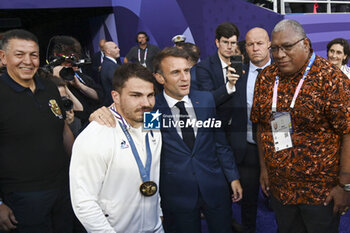 2024-07-27 - Antoine Dupont of France celebrates the Gold medal with French President Emmanuel Macron, Rugby Sevens, Men's final between France and Fiji during the Olympic Games Paris 2024 on 27 July 2024 at Stade de France in Saint-Denis, France - OLYMPIC GAMES PARIS 2024 - 27/07 - OLYMPIC GAMES PARIS 2024 - OLYMPIC GAMES