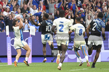 2024-07-27 - Antoine Dupont (France) passes the ball for Aaron Grandidier Nkanang's try, Rugby Sevens, Men's final between France and Fiji during the Olympic Games Paris 2024 on 27 July 2024 at Stade de France in Saint-Denis, France - OLYMPIC GAMES PARIS 2024 - 27/07 - OLYMPIC GAMES PARIS 2024 - OLYMPIC GAMES