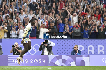 2024-07-27 - Andy Timo (France) celebrates the victory, Rugby Sevens, Men's final between France and Fiji during the Olympic Games Paris 2024 on 27 July 2024 at Stade de France in Saint-Denis, France - OLYMPIC GAMES PARIS 2024 - 27/07 - OLYMPIC GAMES PARIS 2024 - OLYMPIC GAMES