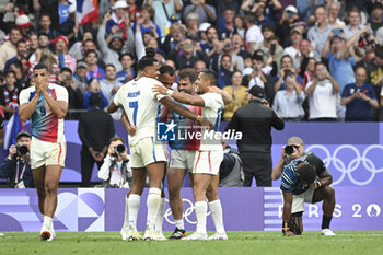 2024-07-27 - French players celebrate the victory, Rugby Sevens, Men's final between France and Fiji during the Olympic Games Paris 2024 on 27 July 2024 at Stade de France in Saint-Denis, France - OLYMPIC GAMES PARIS 2024 - 27/07 - OLYMPIC GAMES PARIS 2024 - OLYMPIC GAMES