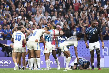 2024-07-27 - French players celebrate the victory, Rugby Sevens, Men's final between France and Fiji during the Olympic Games Paris 2024 on 27 July 2024 at Stade de France in Saint-Denis, France - OLYMPIC GAMES PARIS 2024 - 27/07 - OLYMPIC GAMES PARIS 2024 - OLYMPIC GAMES