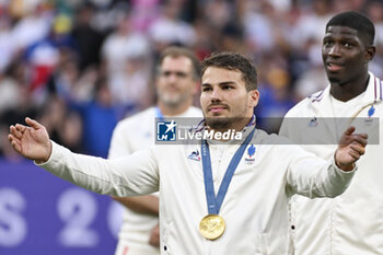 2024-07-27 - Antoine Dupont (France) celebrates the victory, Rugby Sevens, Men's final between France and Fiji during the Olympic Games Paris 2024 on 27 July 2024 at Stade de France in Saint-Denis, France - OLYMPIC GAMES PARIS 2024 - 27/07 - OLYMPIC GAMES PARIS 2024 - OLYMPIC GAMES