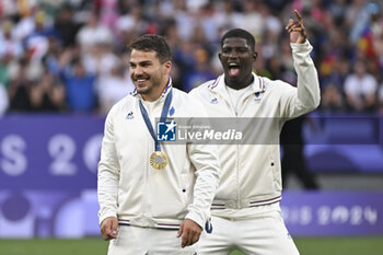 2024-07-27 - Antoine Dupont (France) celebrates the victory, Rugby Sevens, Men's final between France and Fiji during the Olympic Games Paris 2024 on 27 July 2024 at Stade de France in Saint-Denis, France - OLYMPIC GAMES PARIS 2024 - 27/07 - OLYMPIC GAMES PARIS 2024 - OLYMPIC GAMES