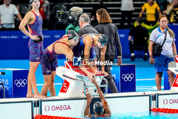 2024-07-27 - Team of United States of America competing in the Women's 4 X 100m Freestyle Relay Final during Day 1 of Swimming during the Olympic Games Paris 2024 on 27 July 2024 at Paris La Defense Arena in Paris, France - OLYMPIC GAMES PARIS 2024 - 27/07 - OLYMPIC GAMES PARIS 2024 - OLYMPIC GAMES