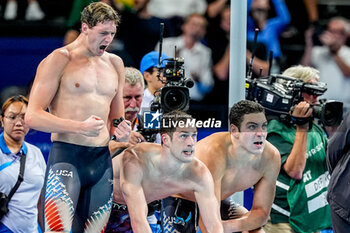 2024-07-27 - Team United States of America competing in the Men's 4 X 100m Freestyle Relay Final during Day 1 of Swimming during the Olympic Games Paris 2024 on 27 July 2024 at Paris La Defense Arena in Paris, France - OLYMPIC GAMES PARIS 2024 - 27/07 - OLYMPIC GAMES PARIS 2024 - OLYMPIC GAMES