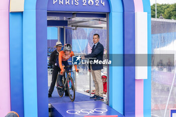 2024-07-27 - Demi Vollering competing in the Women's Individual Time Trial during Day 1 of Cycling - Road - during the Olympic Games Paris 2024 on 27 July 2024 in Paris, France - OLYMPIC GAMES PARIS 2024 - 27/07 - OLYMPIC GAMES PARIS 2024 - OLYMPIC GAMES