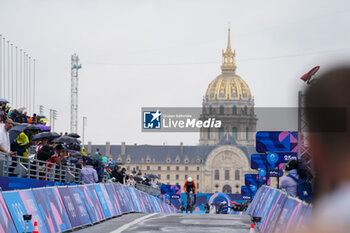 2024-07-27 - Ellen van Dijk competing in the Women's Individual Time Trial during Day 1 of Cycling - Road - during the Olympic Games Paris 2024 on 27 July 2024 in Paris, France - OLYMPIC GAMES PARIS 2024 - 27/07 - OLYMPIC GAMES PARIS 2024 - OLYMPIC GAMES