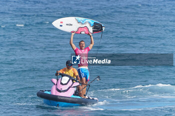 2024-08-05 - Kauli Vaast of France Gold medal, Surfing, Men's Gold Medal Match during the Olympic Games Paris 2024 on 6 August 2024 at Teahupo'o in Tahiti, French Polynesia - OLYMPIC GAMES PARIS 2024 - 06/08 - OLYMPIC GAMES PARIS 2024 - OLYMPIC GAMES