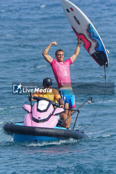 2024-08-05 - Kauli Vaast of France Gold medal, Surfing, Men's Gold Medal Match during the Olympic Games Paris 2024 on 6 August 2024 at Teahupo'o in Tahiti, French Polynesia - OLYMPIC GAMES PARIS 2024 - 06/08 - OLYMPIC GAMES PARIS 2024 - OLYMPIC GAMES