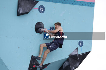 2024-08-09 - ROBERTS Toby of Great Britain Climbing Men's Boulder & Lead, Final Lead during the Olympic Games Paris 2024 on 9 August 2024 at Le Bourget Sport Climbing Venue - OLYMPIC GAMES PARIS 2024 - 09/08 - OLYMPIC GAMES PARIS 2024 - OLYMPIC GAMES