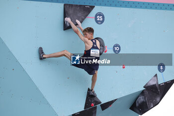 2024-08-09 - ROBERTS Toby of Great Britain Climbing Men's Boulder & Lead, Final Lead during the Olympic Games Paris 2024 on 9 August 2024 at Le Bourget Sport Climbing Venue - OLYMPIC GAMES PARIS 2024 - 09/08 - OLYMPIC GAMES PARIS 2024 - OLYMPIC GAMES