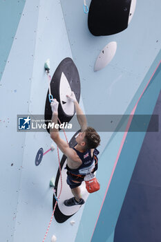 2024-08-09 - ROBERTS Toby of Great Britain Climbing Men's Boulder & Lead, Final Lead during the Olympic Games Paris 2024 on 9 August 2024 at Le Bourget Sport Climbing Venue - OLYMPIC GAMES PARIS 2024 - 09/08 - OLYMPIC GAMES PARIS 2024 - OLYMPIC GAMES