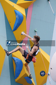 2024-08-09 - ROBERTS Toby of Great Britain Climbing Men's Boulder & Lead, Final Lead during the Olympic Games Paris 2024 on 9 August 2024 at Le Bourget Sport Climbing Venue - OLYMPIC GAMES PARIS 2024 - 09/08 - OLYMPIC GAMES PARIS 2024 - OLYMPIC GAMES