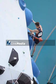 2024-08-09 - ROBERTS Toby of Great Britain Climbing Men's Boulder & Lead, Final Lead during the Olympic Games Paris 2024 on 9 August 2024 at Le Bourget Sport Climbing Venue - OLYMPIC GAMES PARIS 2024 - 09/08 - OLYMPIC GAMES PARIS 2024 - OLYMPIC GAMES