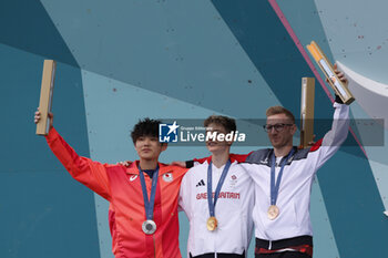 2024-08-09 - NARASAKI Tomoa of Japan ROBERTS Toby of Great Britain SCHUBERT Jakob of Austria Climbing Men's Boulder & Lead, Final Lead during the Olympic Games Paris 2024 on 9 August 2024 at Le Bourget Sport Climbing Venue - OLYMPIC GAMES PARIS 2024 - 09/08 - OLYMPIC GAMES PARIS 2024 - OLYMPIC GAMES