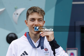 2024-08-09 - ROBERTS Toby of Great Britain Climbing Men's Boulder & Lead, Final Lead during the Olympic Games Paris 2024 on 9 August 2024 at Le Bourget Sport Climbing Venue - OLYMPIC GAMES PARIS 2024 - 09/08 - OLYMPIC GAMES PARIS 2024 - OLYMPIC GAMES