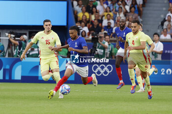 2024-08-09 - Michael Olise of France and Miguel Gutiérrez, Eric García of Spain, Football, Men's Gold Medal Match between France and Spain during the Olympic Games Paris 2024 on 9 August 2024 at Parc des Princes in Paris, France - OLYMPIC GAMES PARIS 2024 - 09/08 - OLYMPIC GAMES PARIS 2024 - OLYMPIC GAMES